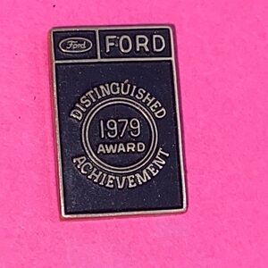 5/$10❤️❤️❤️Vintage 70s Ford Black and Gold Achievement Pin